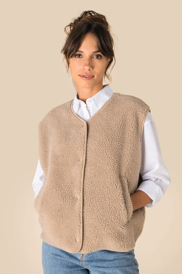 Colete em Sherpa de Senhora-RAG-Tailors-Fardas-e-Uniformes-Vestuario-Pro