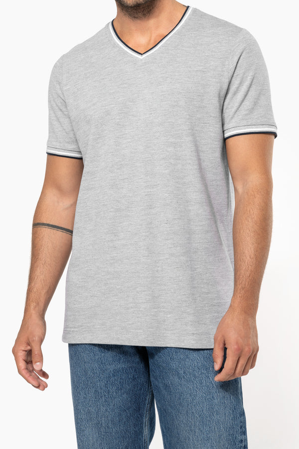 T-shirt de homem em malha piqué com decote V-RAG-Tailors-Fardas-e-Uniformes-Vestuario-Pro