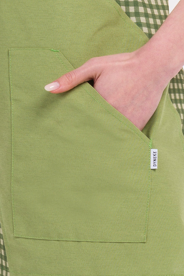Avental Cruzado para Educadoras com Padrão Xadrez Verde-RAG-Tailors-Fardas-e-Uniformes-Vestuario-Pro