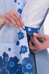 Avental Educadora Flores Azuis-RAG-Tailors-Fardas-e-Uniformes-Vestuario-Pro