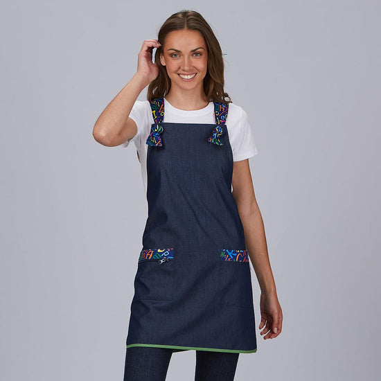 Avental Educadora Letras-Safira-834-Único-RAG-Tailors-Fardas-e-Uniformes-Vestuario-Pro
