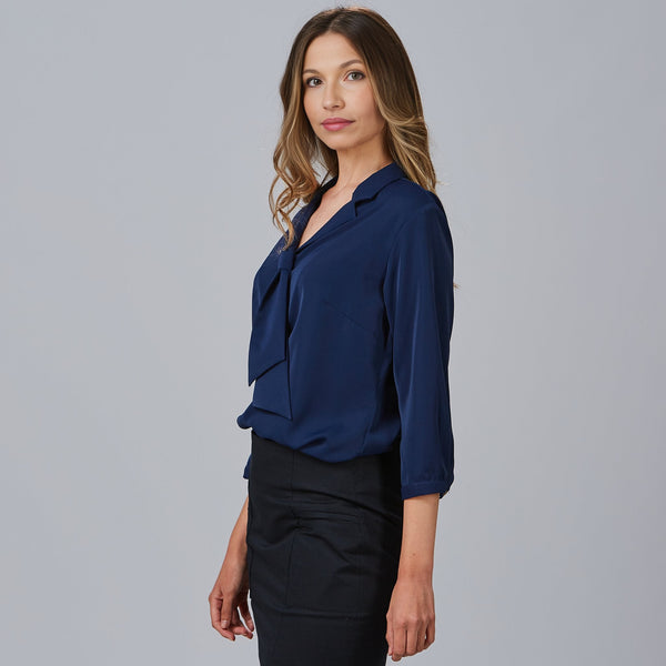 Blusa Flavia de Senhora com Gola de Lapela e Laço-RAG-Tailors-Fardas-e-Uniformes-Vestuario-Pro