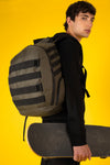 Mochila estilo urbano com porta-skate-RAG-Tailors-Fardas-e-Uniformes-Vestuario-Pro