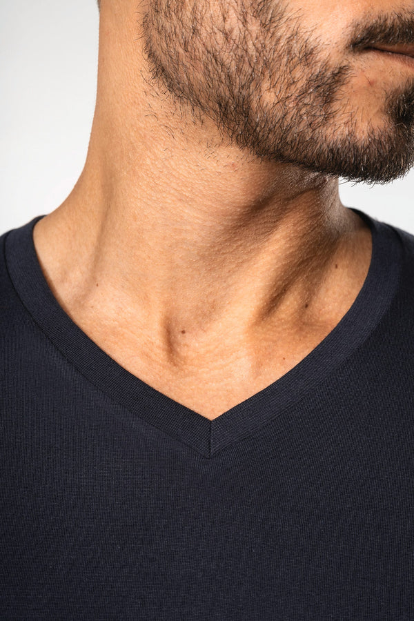 T-shirt Decote V de Homem em Algodão Biológico-RAG-Tailors-Fardas-e-Uniformes-Vestuario-Pro